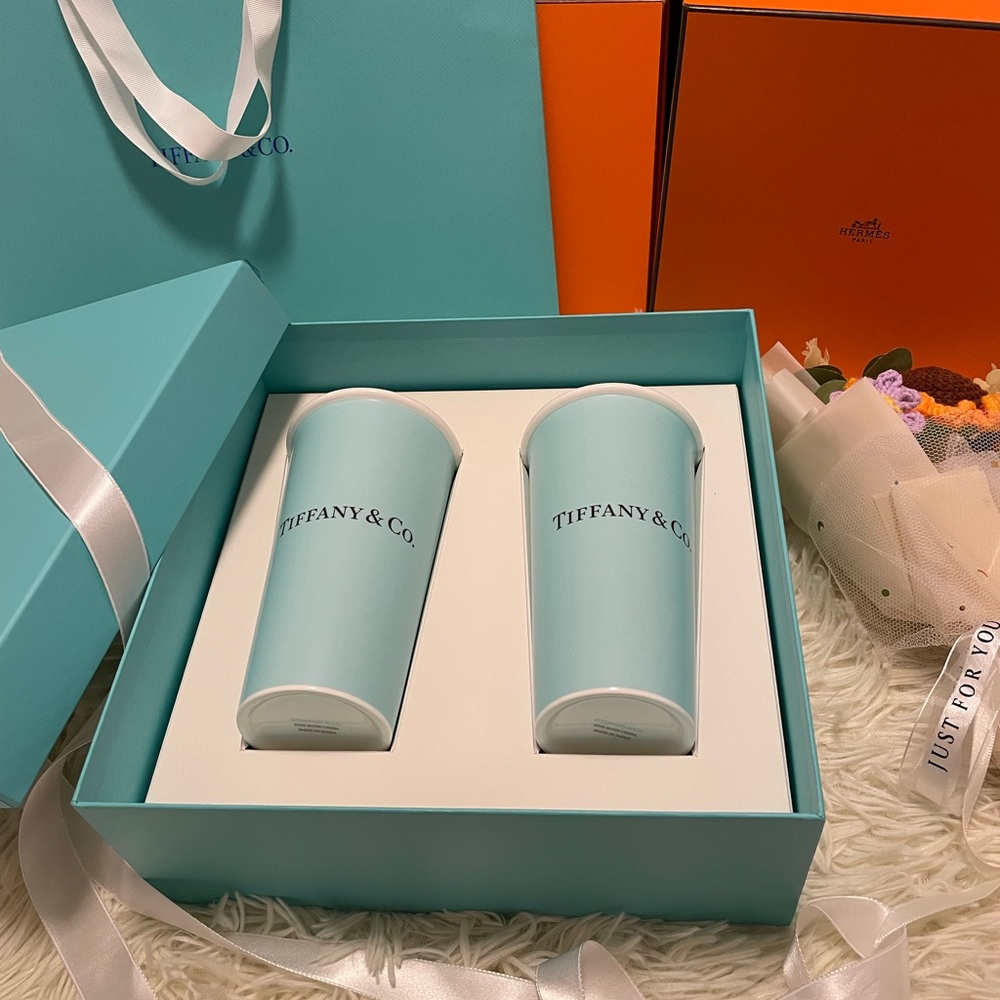 Tiffany Cups Tiffany Large Coffee Cups in Bone China, Set of Two (Free Mystery.. - Picture 4 of 5
